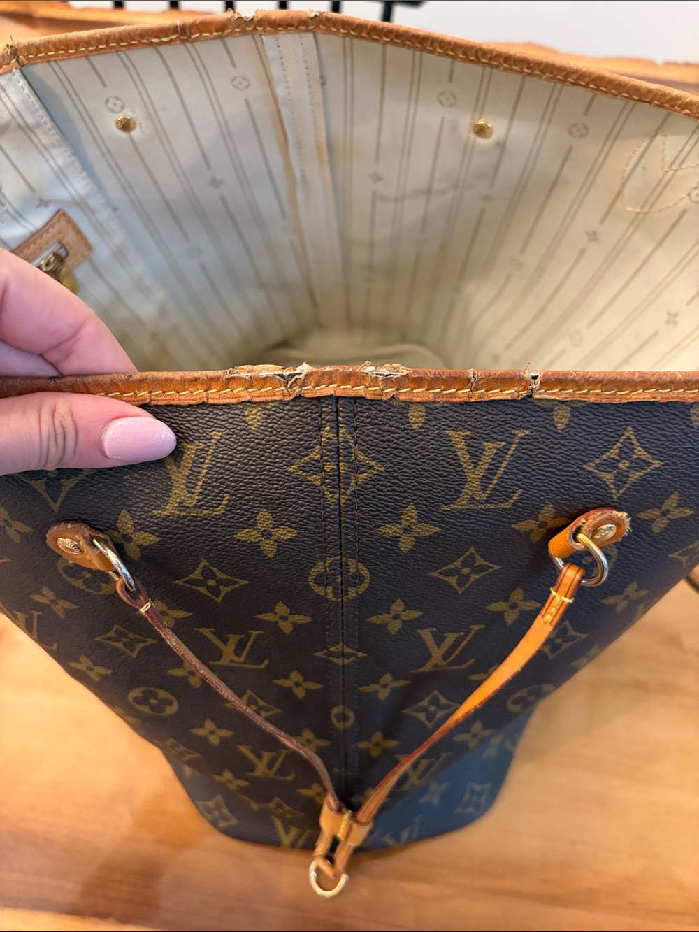 Authentic Louis Vuitton Neverfull - Picture 10 of 17